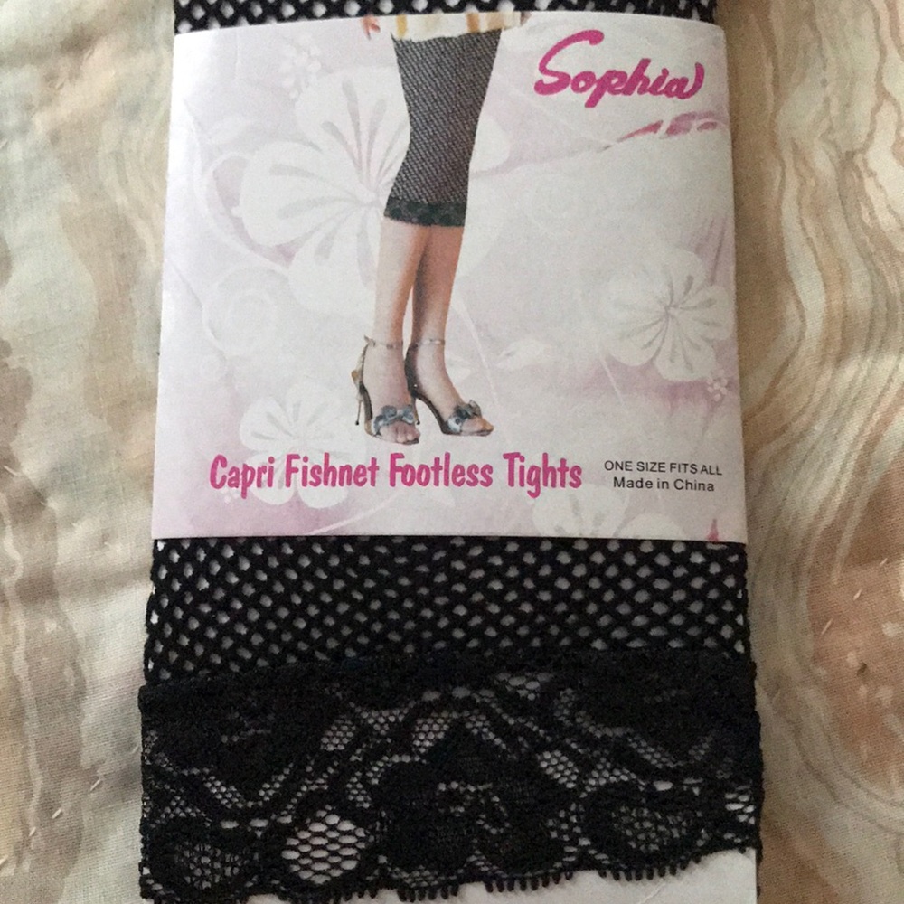 Sophia Capri fishnet tights